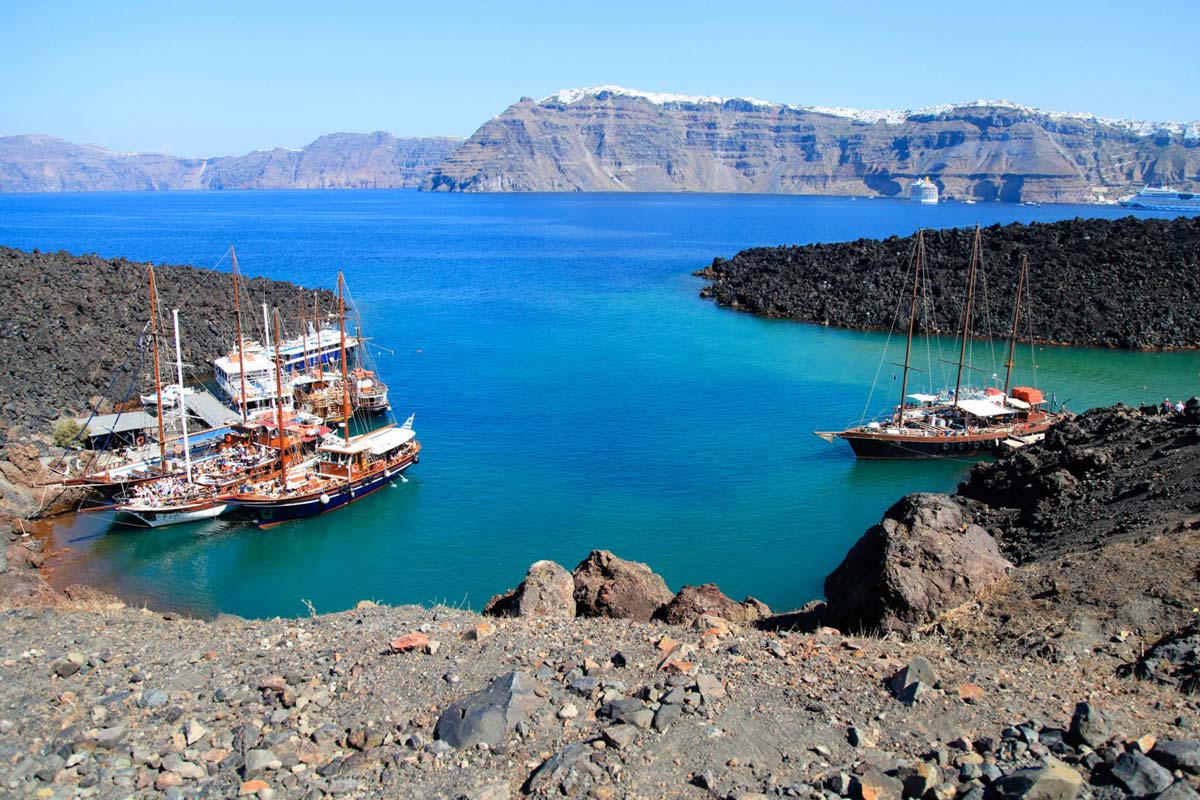 trip volcano santorini