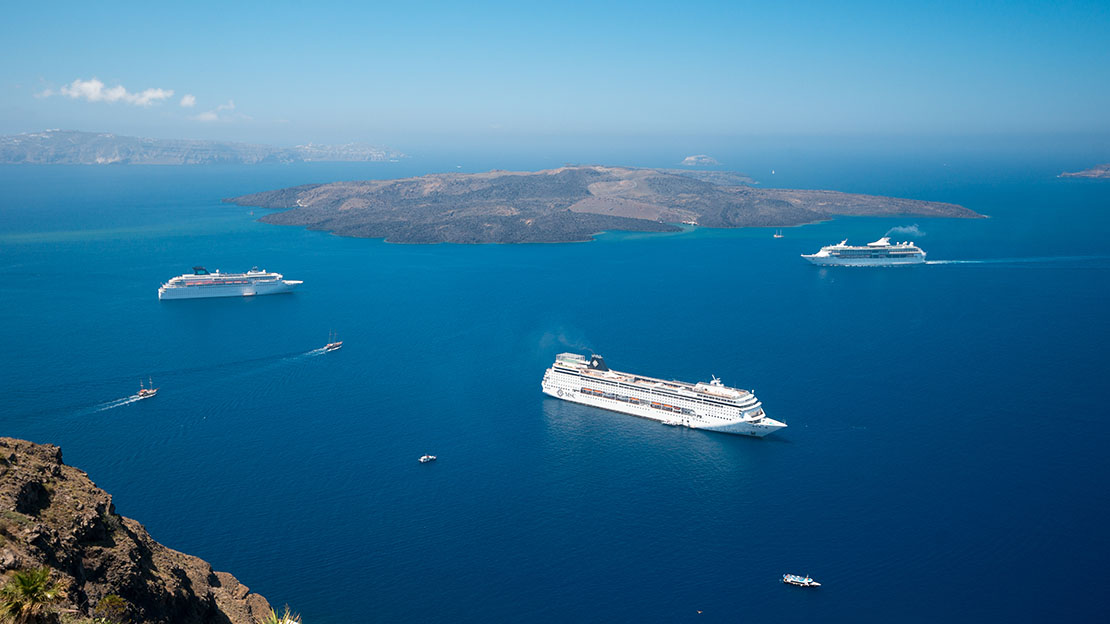 Beautiful photo of the Caldera in Santorini island