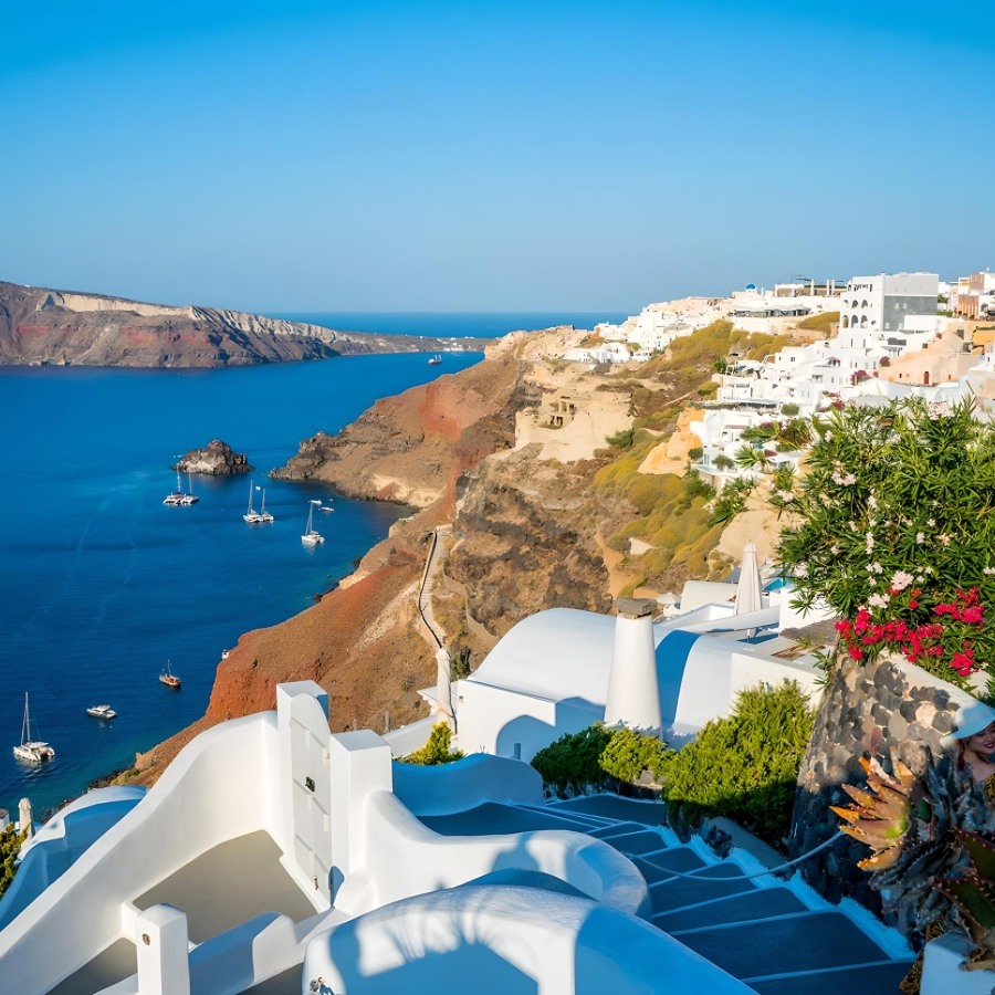 A Santorini Holiday During And After COVID-19