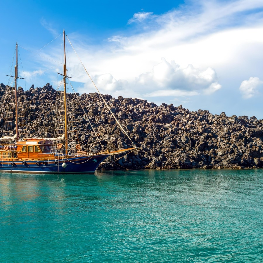 Boat Trip To Volcano Nea Kameni Santorini