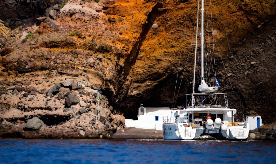 Sailing Catamaran Lagoon Santorini