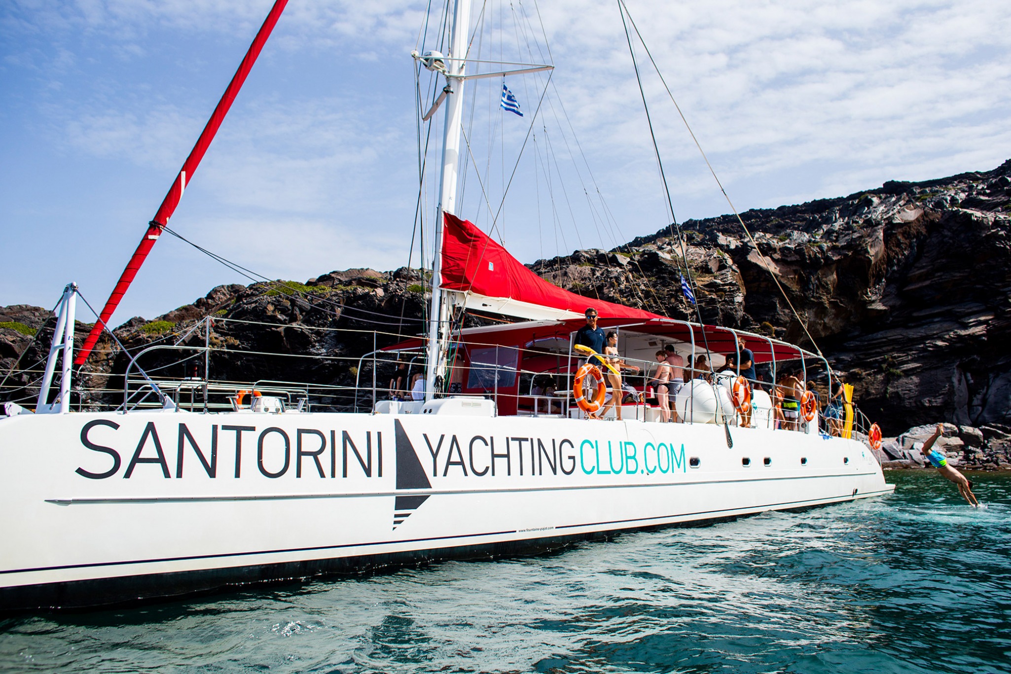 Santorini sailing tour with Taiti