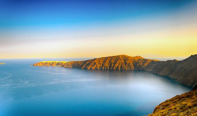The Best Places to Capture a Timeless Photo of the Santorini Caldera