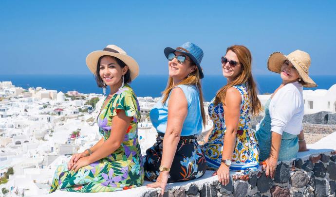 How to Organize a Perfect Private Tour in Santorini